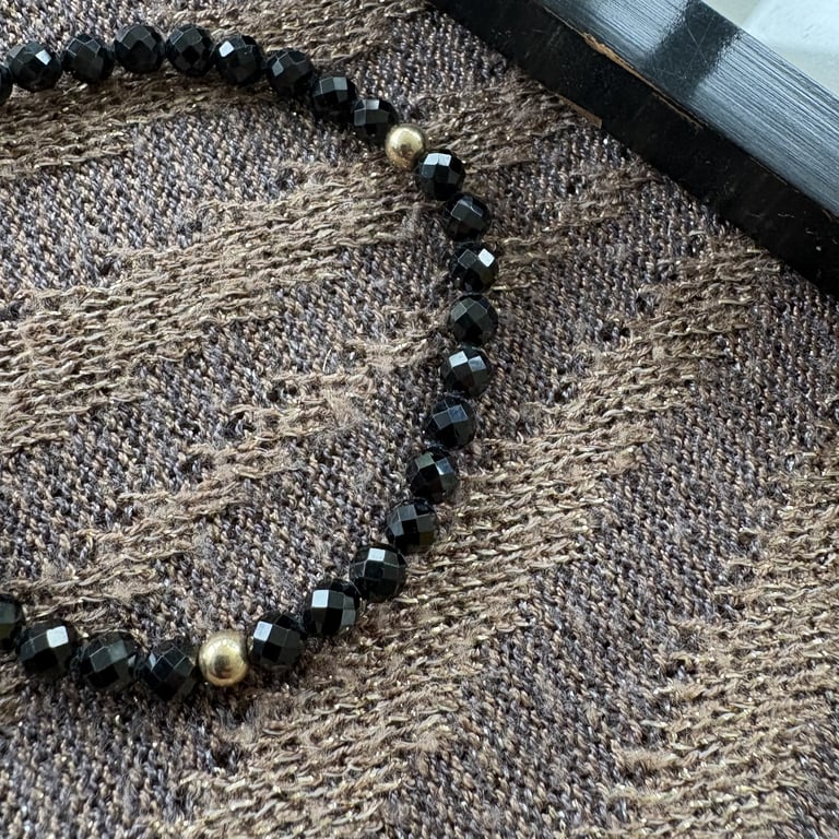 Sort spinel armbånd 4 mm