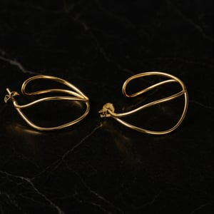 Ocean Waves Hoops i sølv med 18 kt forgyldning – produktbillede