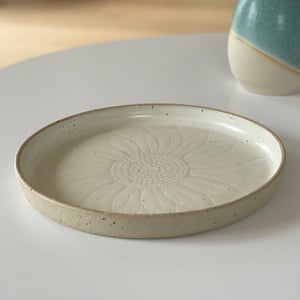 Solsikkefad, beige silkemat - ø 26,5 cm – produktbillede
