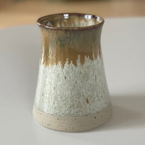 Keramik vase, cremehvid/tenmoku - 14 cm – produktbillede