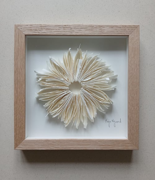 20x20cm, relief, hvid, indrammet 