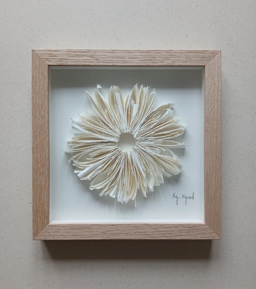 20x20cm, relief, hvid, indrammet 