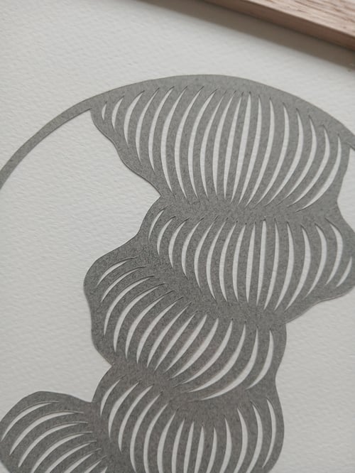 20x20cm, papercut, stengrå, indrammet  (2)