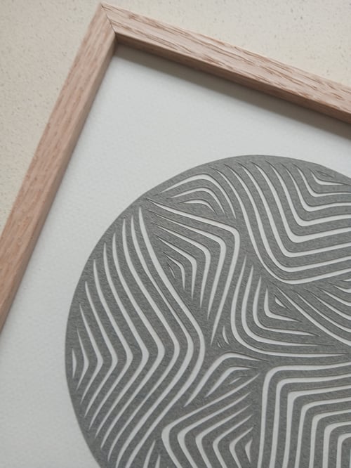 20x20cm, papercut, stengrå, indrammet  (2)