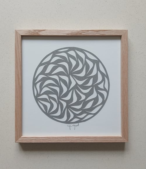 20x20cm, papercut, stengrå, indrammet 