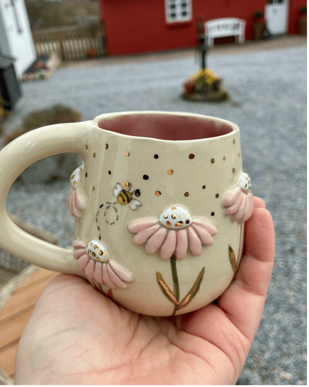 Lille blomsterkop med guldprikker og bi - FORUDBESTILLING