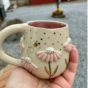 Lille blomsterkop med guldprikker og bi - FORUDBESTILLING – produktbillede