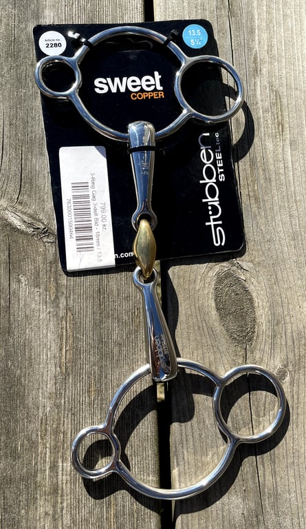 Tømbid af rustfrit stål med kobberled og to ringe, placeret på sort emballage med teksten "sweet copper" og "stubben steel".