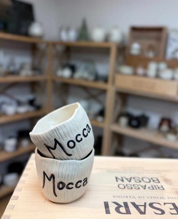 Mocca-kop i håndlavet keramik