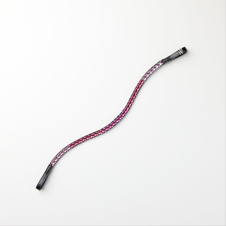 Klipset hårspænde med en bølget form, pyntet med små lyserøde og røde perler, på hvid baggrund.