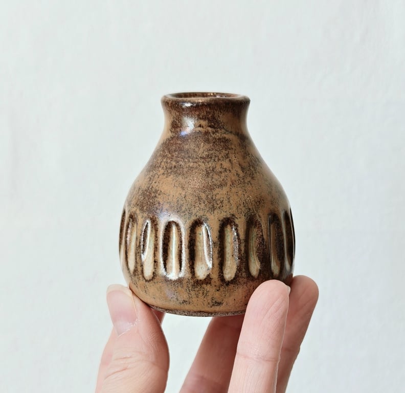 VASE LILLE CARVED