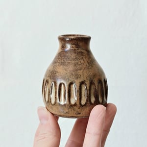 VASE LILLE CARVED – produktbillede