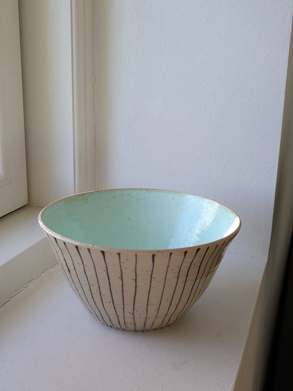 Skål mint med sorte striber 