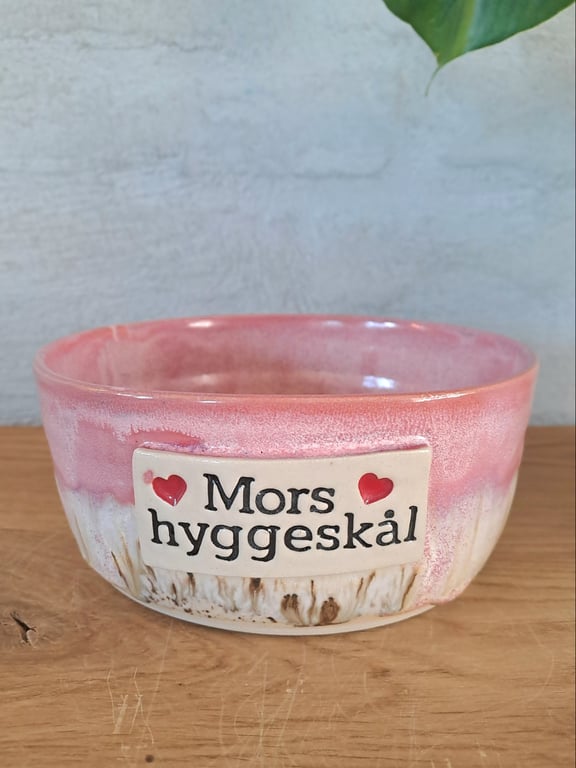 Mors hyggeskål er 7 cm høj og 16 cm i diameter