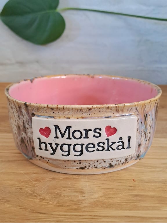 Mors hyggeskål er 5,5 cm høj og 14 cm i diameter