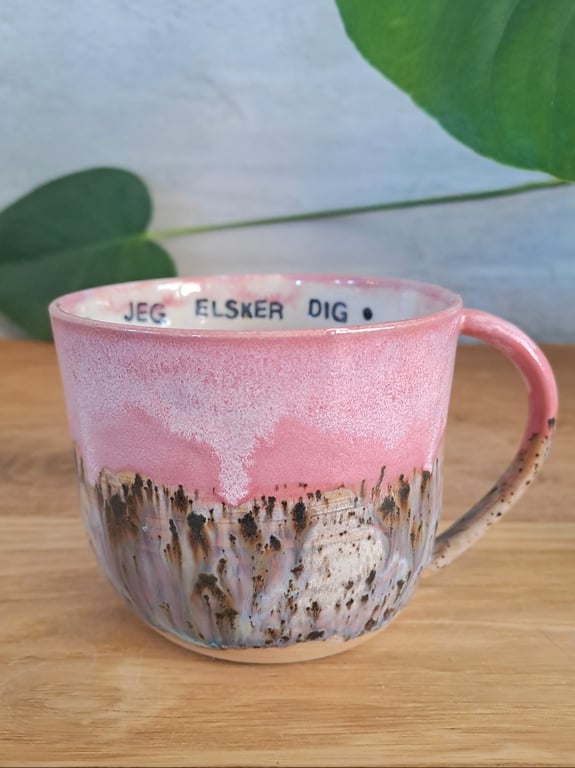 Jeg elsker dig koppen kan indeholde 400 ml.