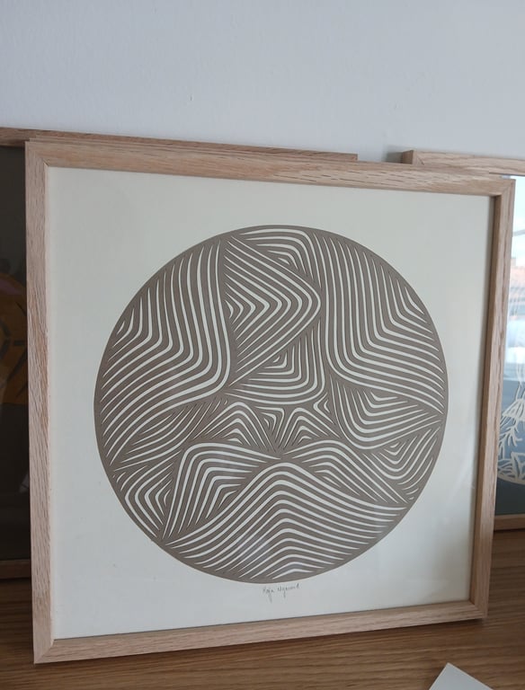 30x30cm, papercut. khaki, indrammet 
