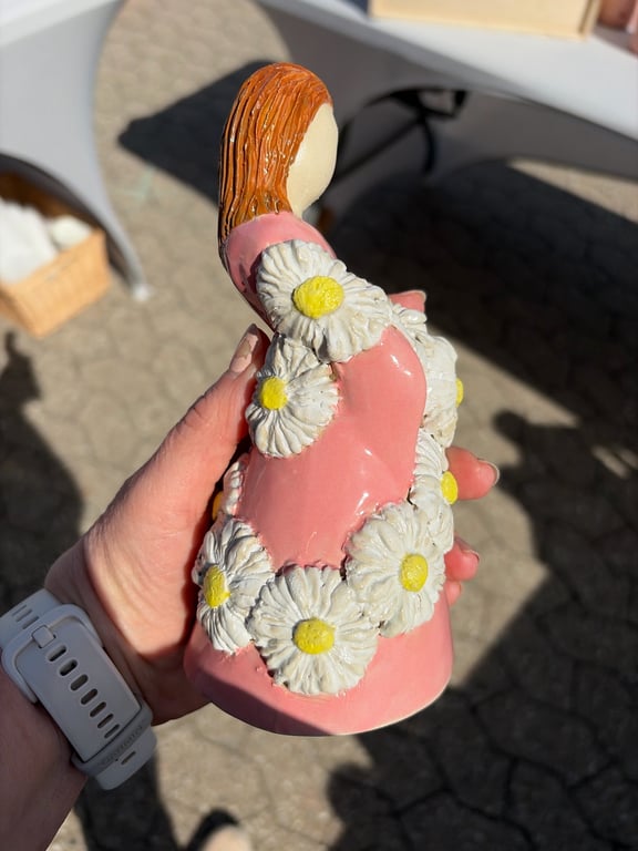 Dame med blomsterranke billede 2