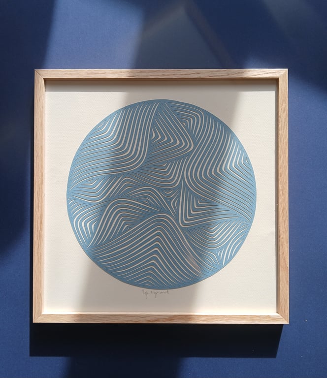 30x30cm, papercut, dueblå-knækket hvid, indrammet 