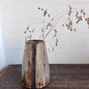 Vase, sand med sort slids – produktbillede