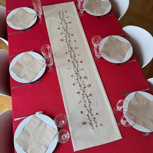 På lager uge 41. Julestemning løber 2030-5 Str. 32 x 130 cm.