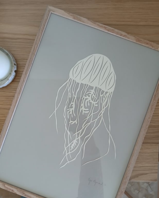 A3, papercut gople nr. 127, beigegrå, indrammet  billede 2