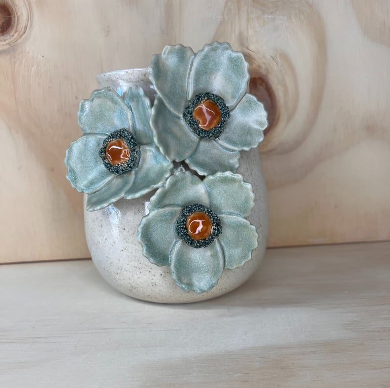 Vase med grønne blomster 