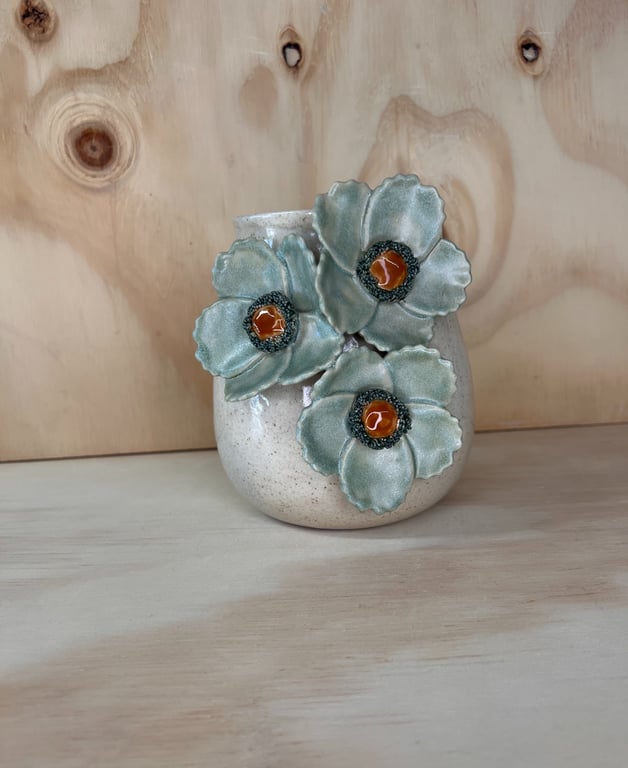Vase med grønne blomster  billede 4