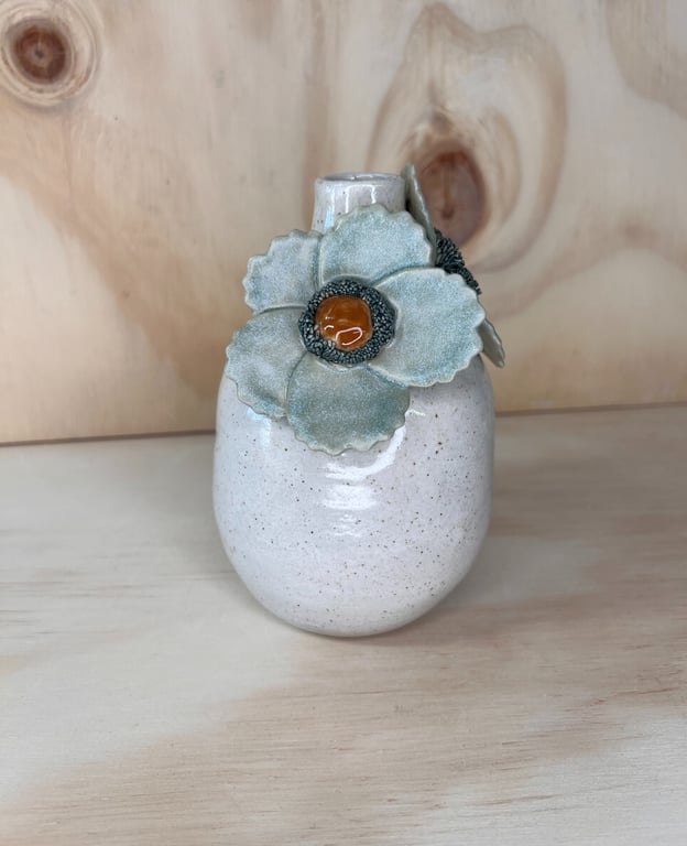 Lille vase med grønne blomster  billede 4