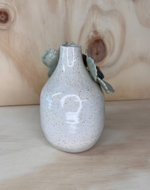 Lille vase med grønne blomster  (3)