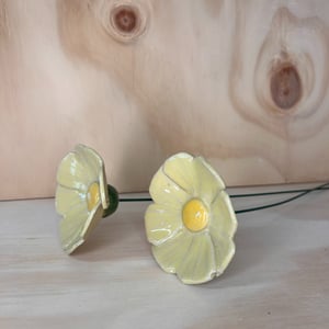Blomst på stilk lysegul  – produktbillede