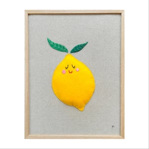 Citronfjæs – broderi 30 x 40 cm – produktbillede