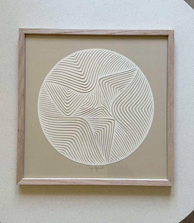 30x30cm, papercut, beige,indrammet 