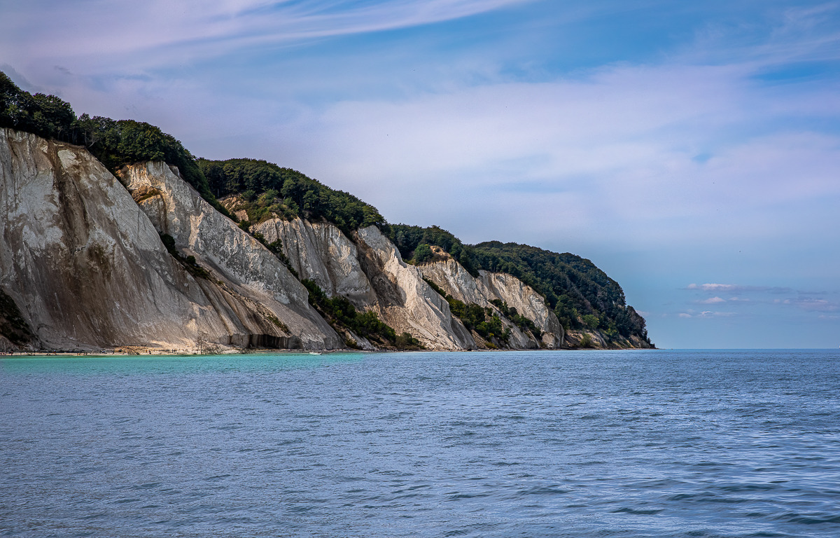 DEN NORDLIGE DEL AF MØNS KLINT EN SMUK STILLE SOMMERDAG