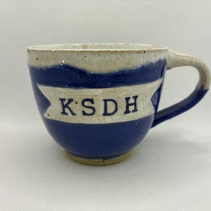 KSDH kop med hank – produktbillede