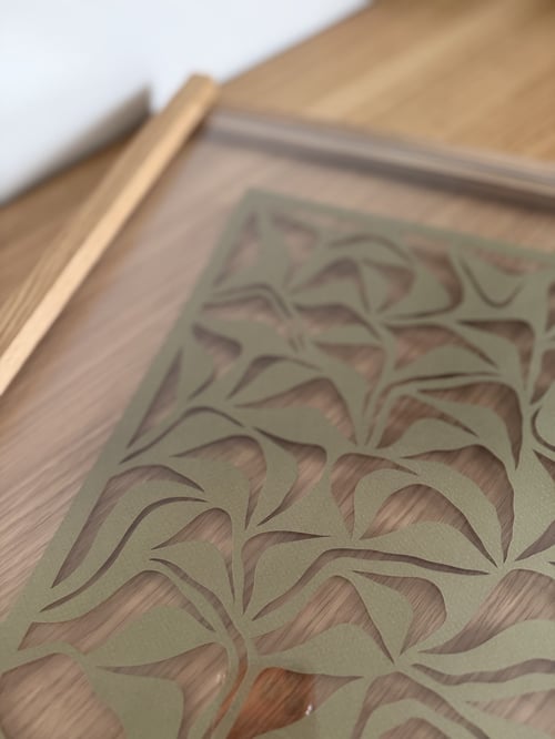40x50cm, papercut, oliven, indrammet (4)