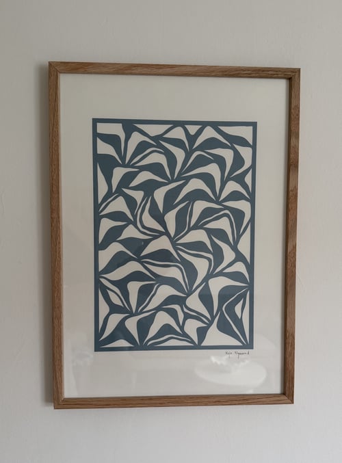 A3, papercut, støvet blå, indrammet  (3)