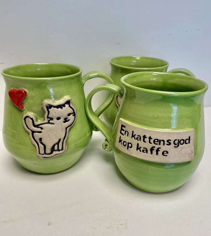 Keramik krus med tekst - En kattens god kop kaffe, med katte motiv billede 2