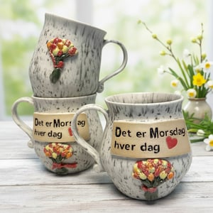 Keramik krus med tekst - Det er morsdag hver dag  – produktbillede