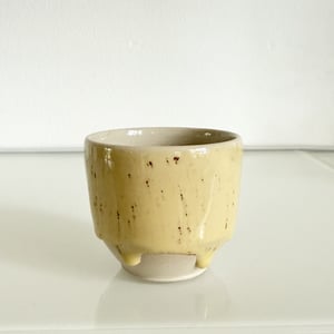 Espresso kop, gul med nister – produktbillede