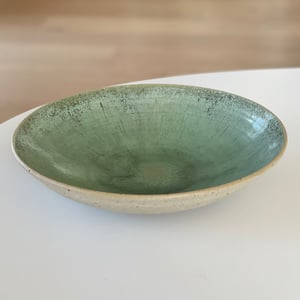 Keramikfad, kobbergrønt - ø 28 cm – produktbillede