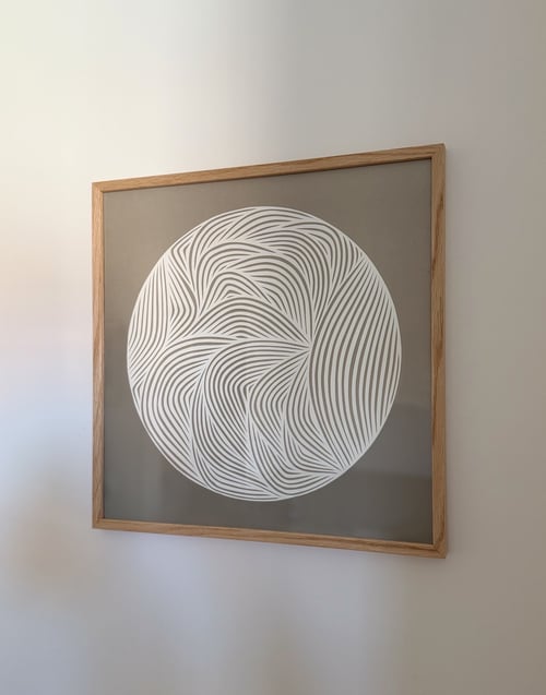 40x40cm papercut, beigegrå, indrammet 