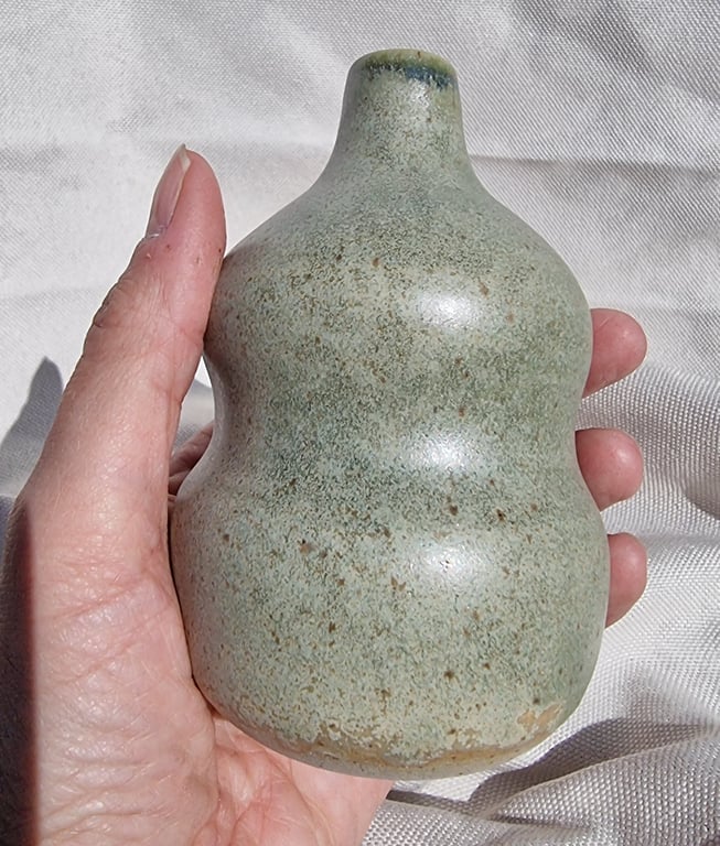 Lille mosgrøn vase  billede 2