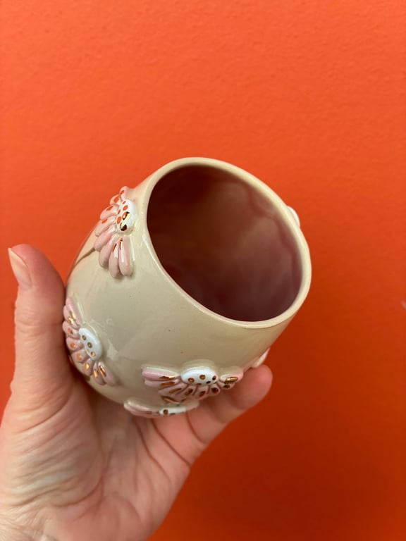 Vase med blomster og bi billede 2