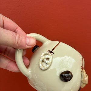 Stor kaffebønnekop med guld  – produktbillede