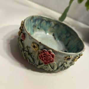 skål med blomster  – produktbillede