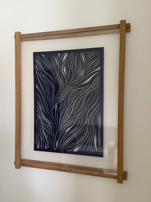 40x50cm, papercut, marineblå, indrammet 