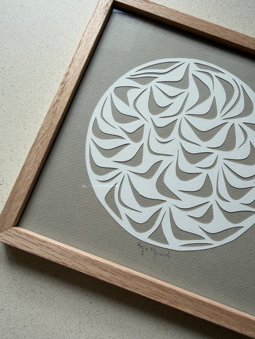 20x20cm, papercut, beigegrå, indrammet  (2)