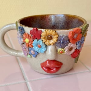 Blomsterpige kop - brun – produktbillede