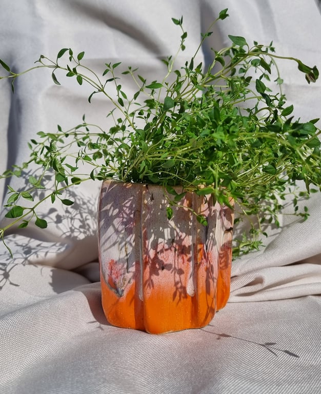 Sjov ekstruderet vase I grøn og orange.  billede 5